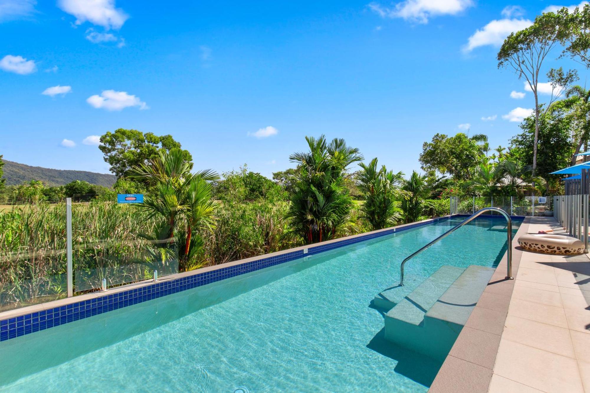 Pool Resort Port Douglas Exteriör bild