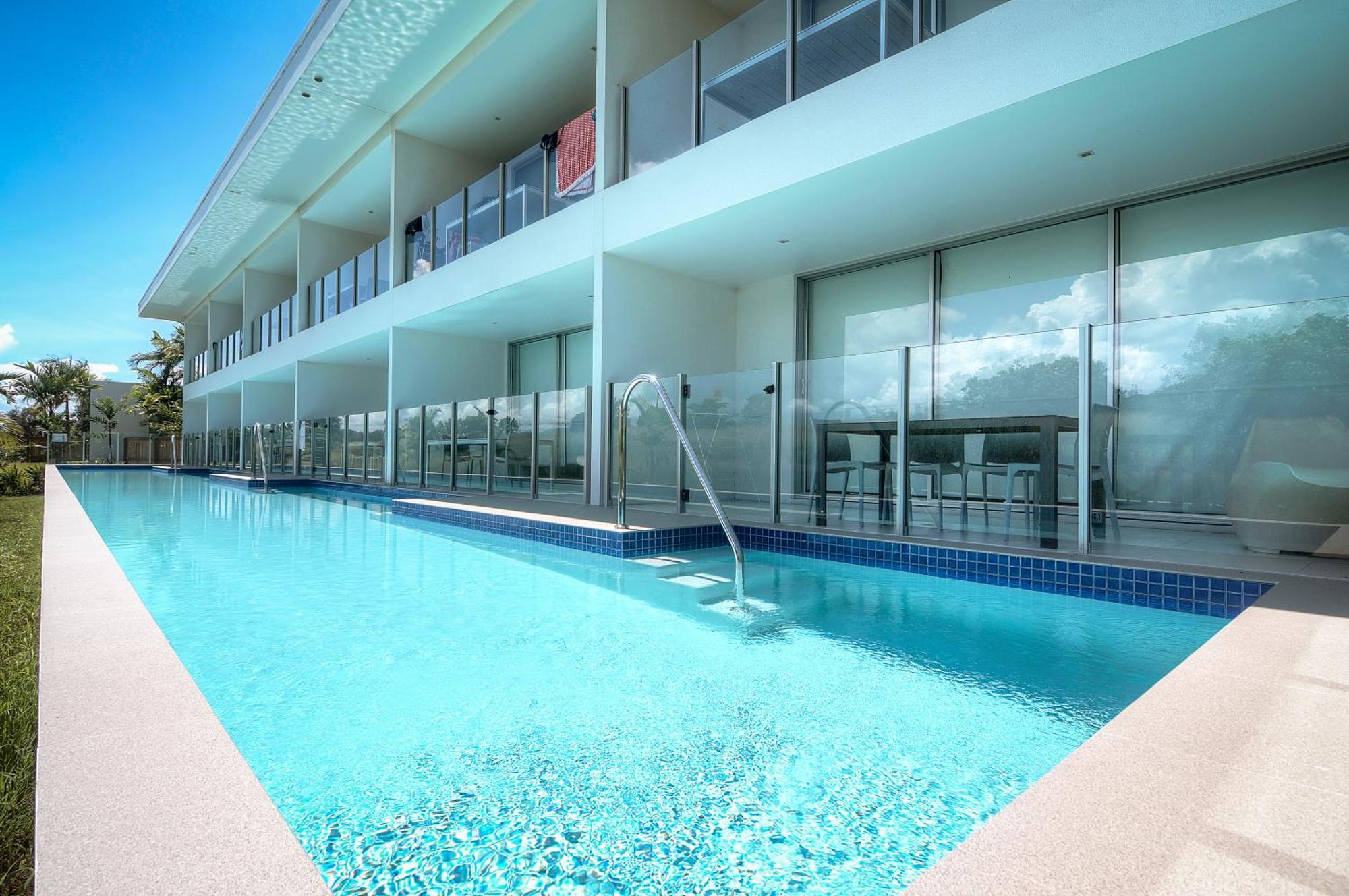 Pool Resort Port Douglas Exteriör bild