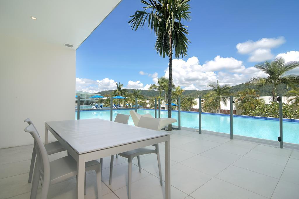 Pool Resort Port Douglas Exteriör bild
