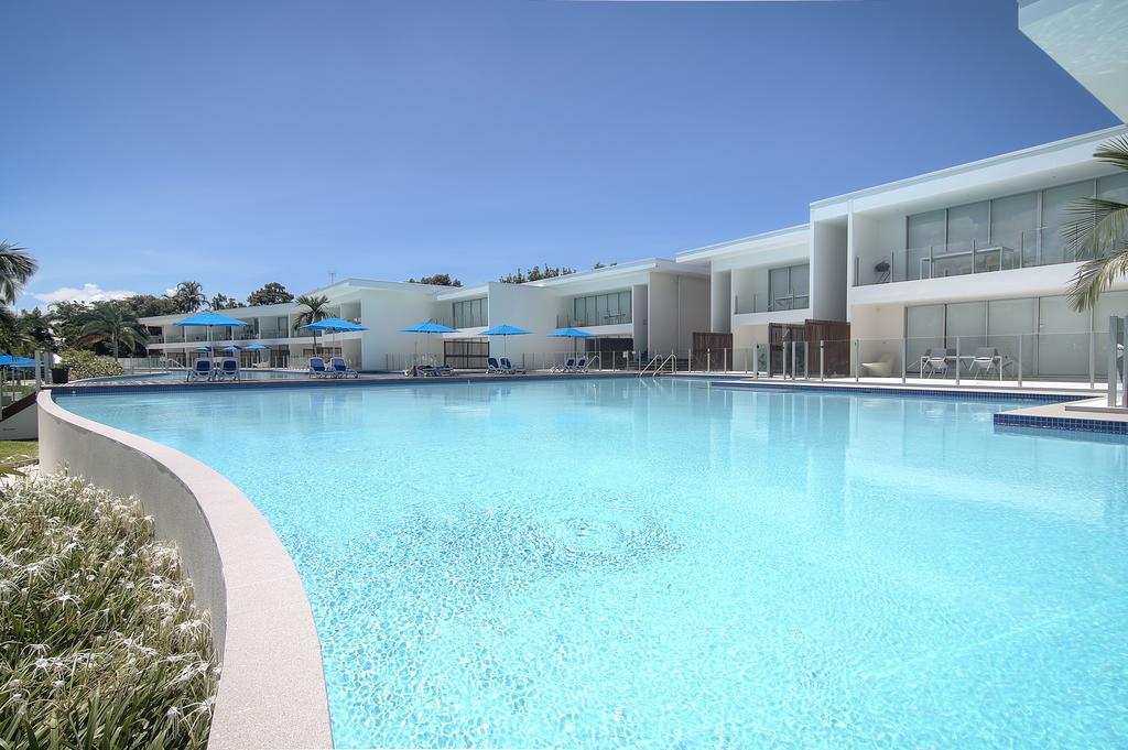 Pool Resort Port Douglas Exteriör bild